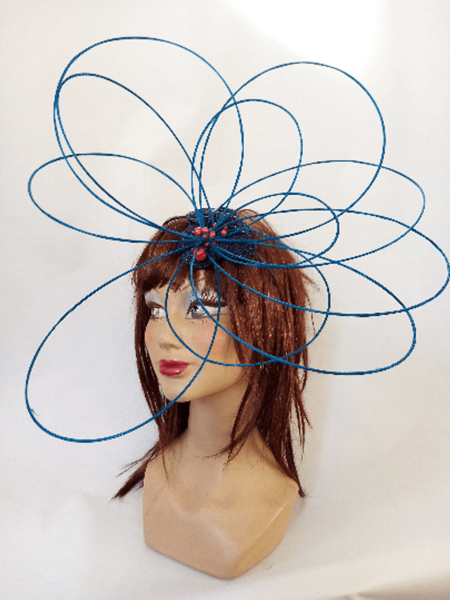 Grand chapeau femme avant-garde mariage cérémonie 