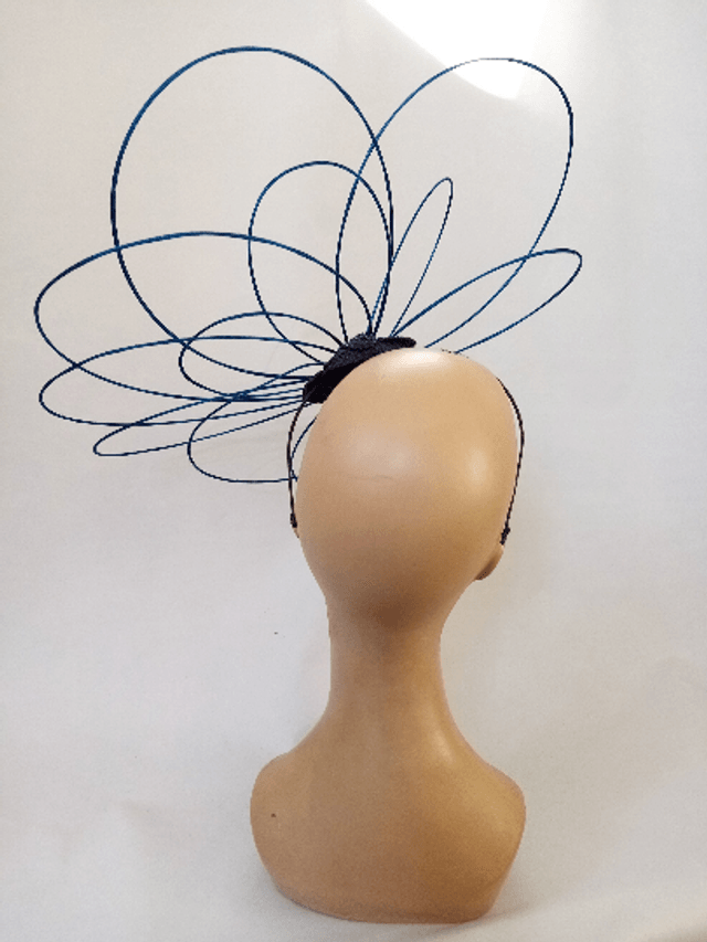 Grand chapeau femme avant-garde mariage cérémonie 