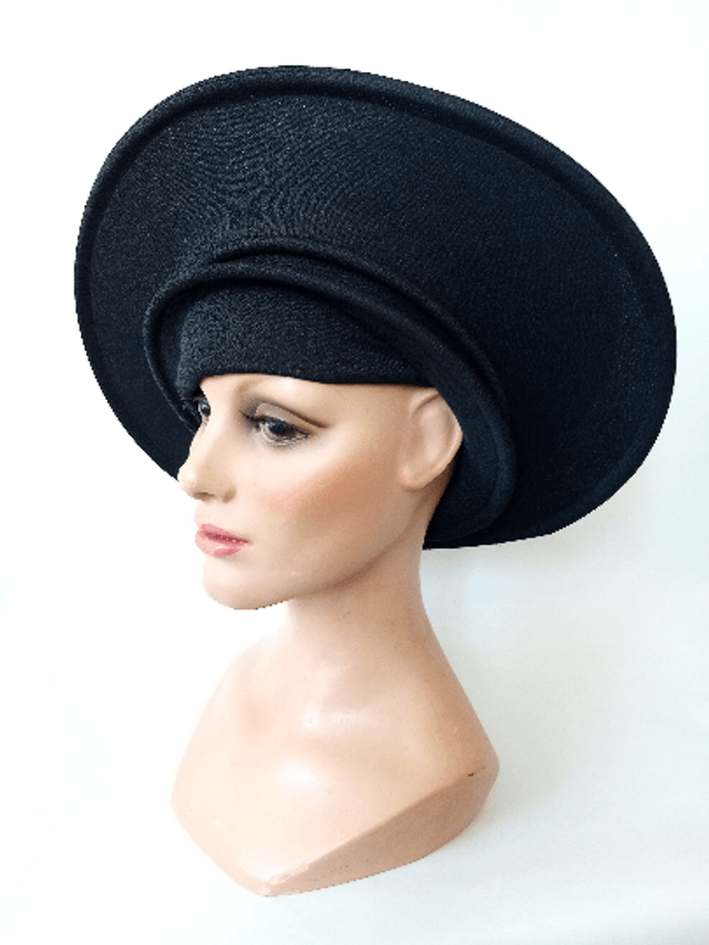 Grand chapeau tissus femme cerémonie noir