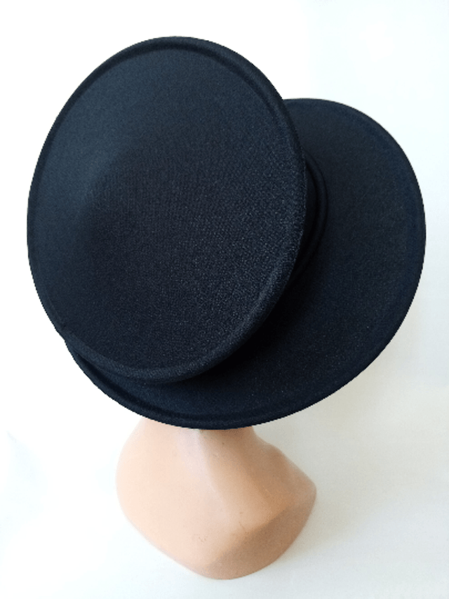 Grand chapeau tissus femme cerémonie noir